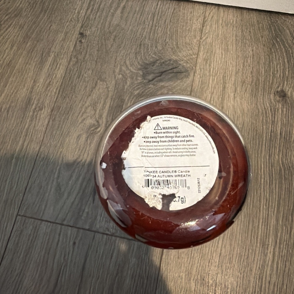 Yankee Candle Autumn Wreath Large Jar Red Candle New Unburned 22 oz - Picture 3 of 4